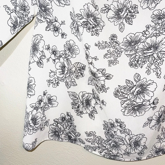 Maurices White & Black Floral Print Ruffle Off the Shoulder Top Medium Women’s - Picture 5 of 12